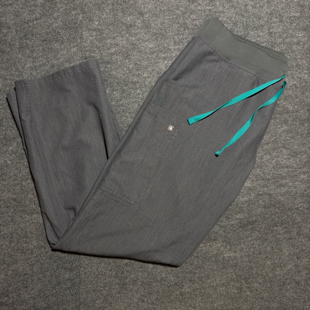 Figs Women's Graphite Kade Cargo Scrub Pants